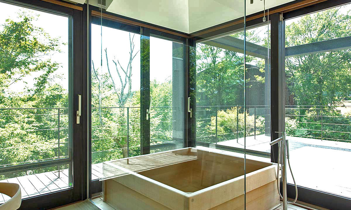 Niseko Glass House bath